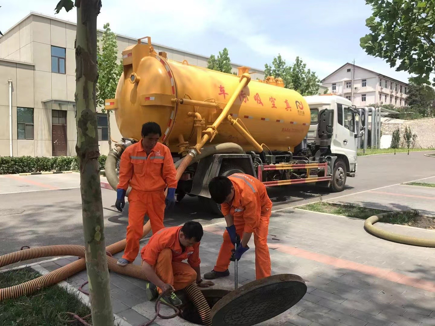 临潭化粪池清理与5-8吨吸粪车施工效率分析